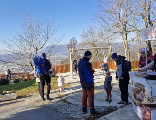 POPOTOVANJE KRANJSKE KLOBASE PO PLANINSKIH KOČAH ZAKLJUČENO